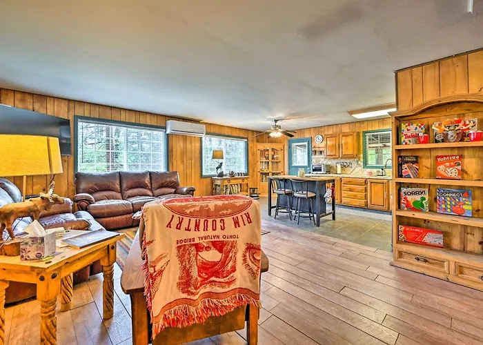 Near Hiking Trails: Woodsy W/ Fire Pit Holiday home