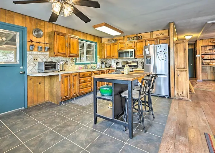 Near Hiking Trails: Woodsy W/ Fire Pit Holiday home *