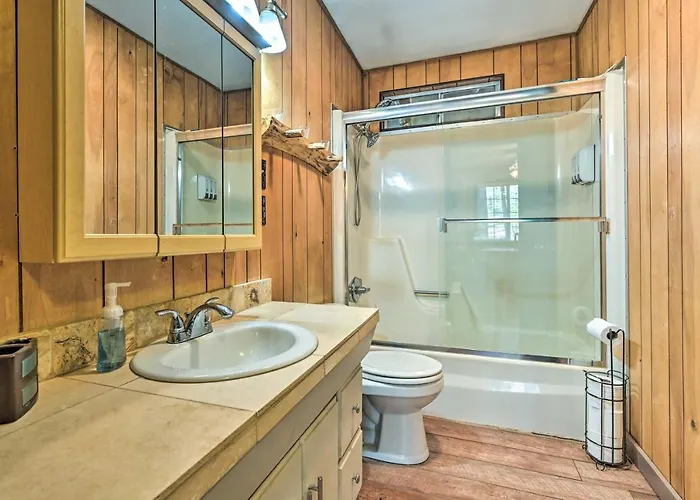 Holiday home Near Hiking Trails: Woodsy W/ Fire Pit *
