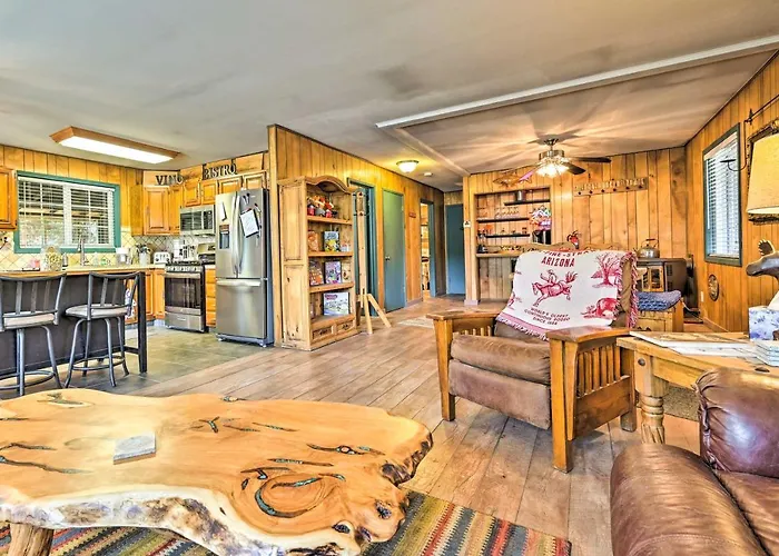 Near Hiking Trails: Woodsy W/ Fire Pit Holiday home