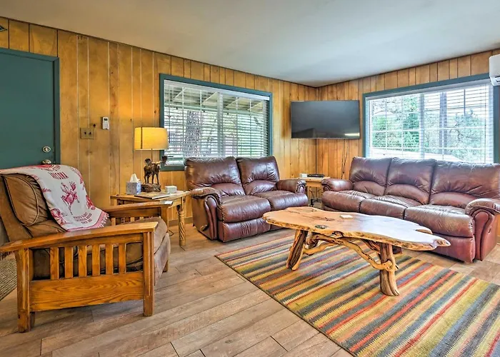 Holiday home Near Hiking Trails: Woodsy W/ Fire Pit