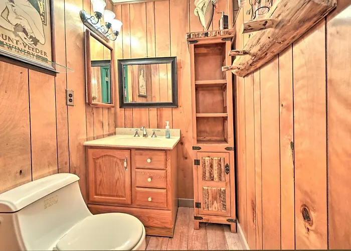 Near Hiking Trails: Woodsy W/ Fire Pit Holiday home *