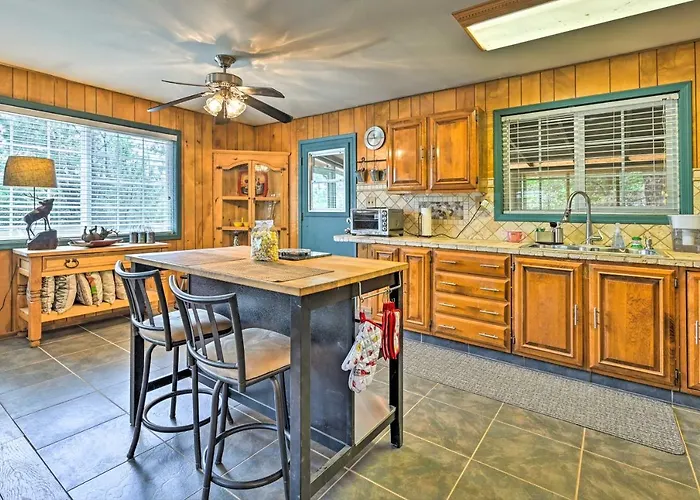 Holiday home Near Hiking Trails: Woodsy W/ Fire Pit Pine